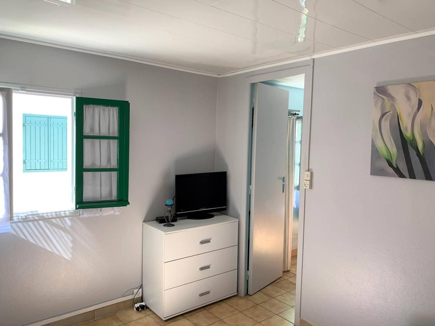 St Georges De Didonne - Agreable Petite Maison Avec Cour - 1 Chambre Сен-Жорж-де-Дидон Экстерьер фото